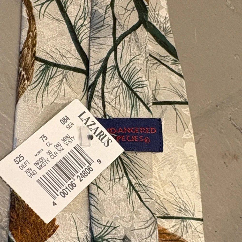 NWT Vintage ENDANGERED SPECIES Hawk & Pheasant 100% Silk‎ Necktie